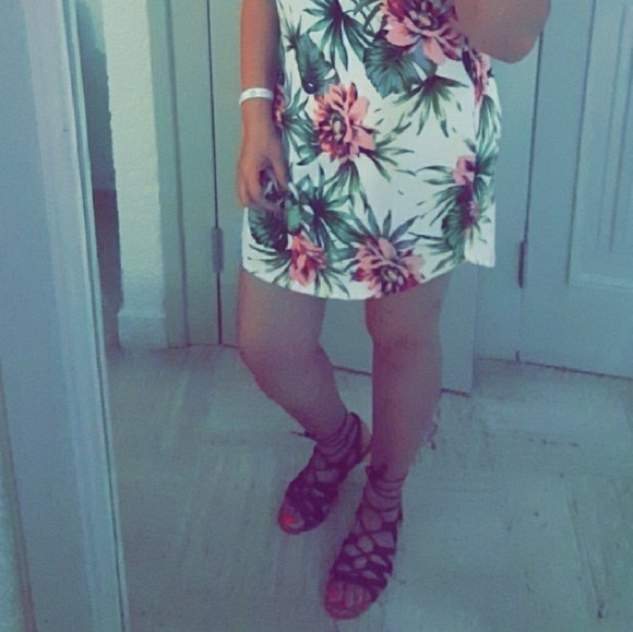 Sandals - Picture 2 of 3